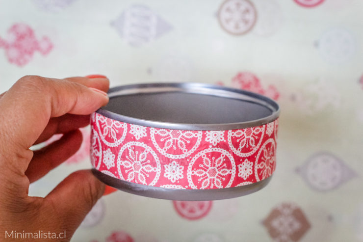 Manualidad con materiales reciclados